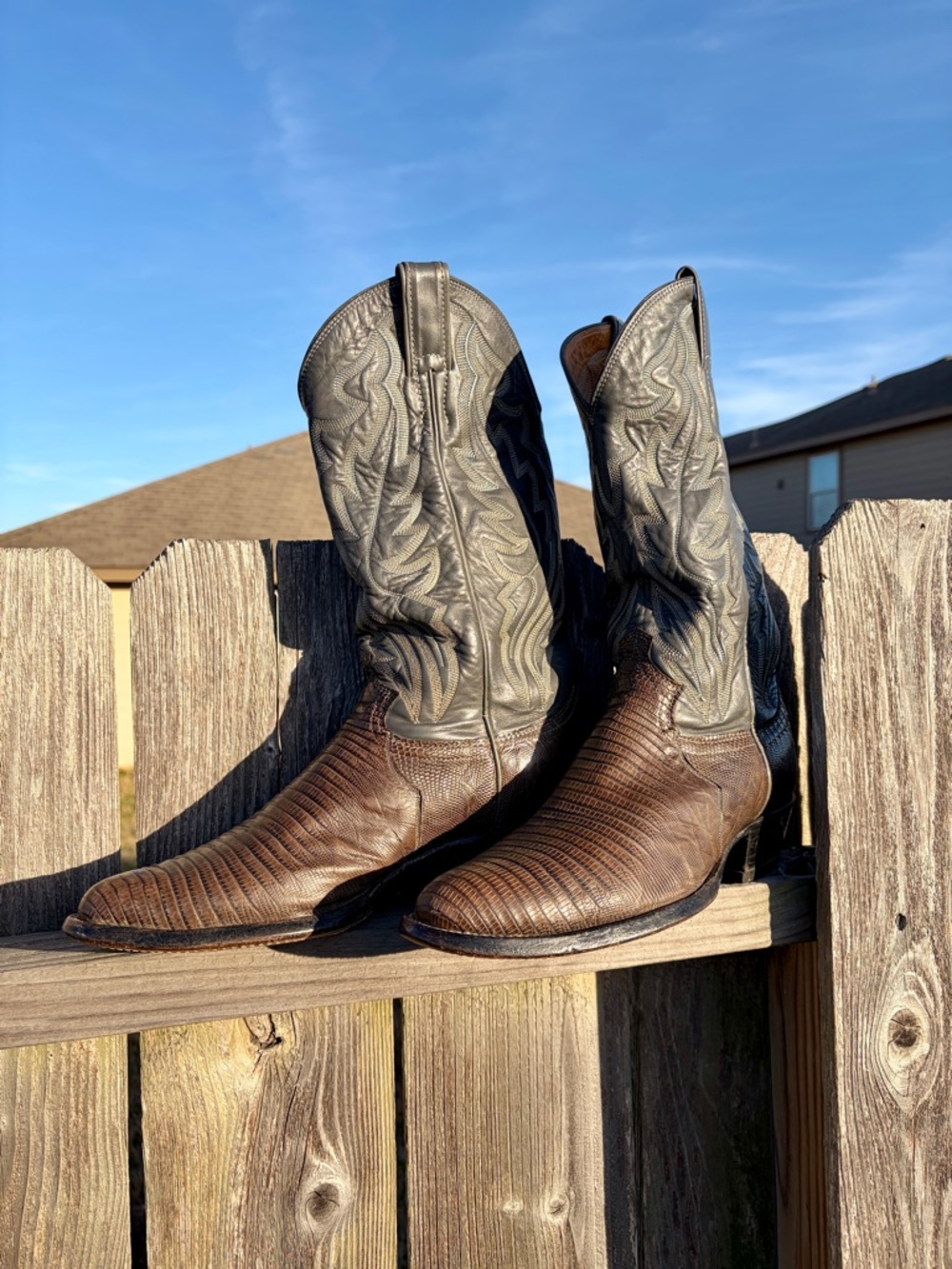 Brand: Justin Boots
Style: 8286
Material: Lizard
Made in USA vintage pair